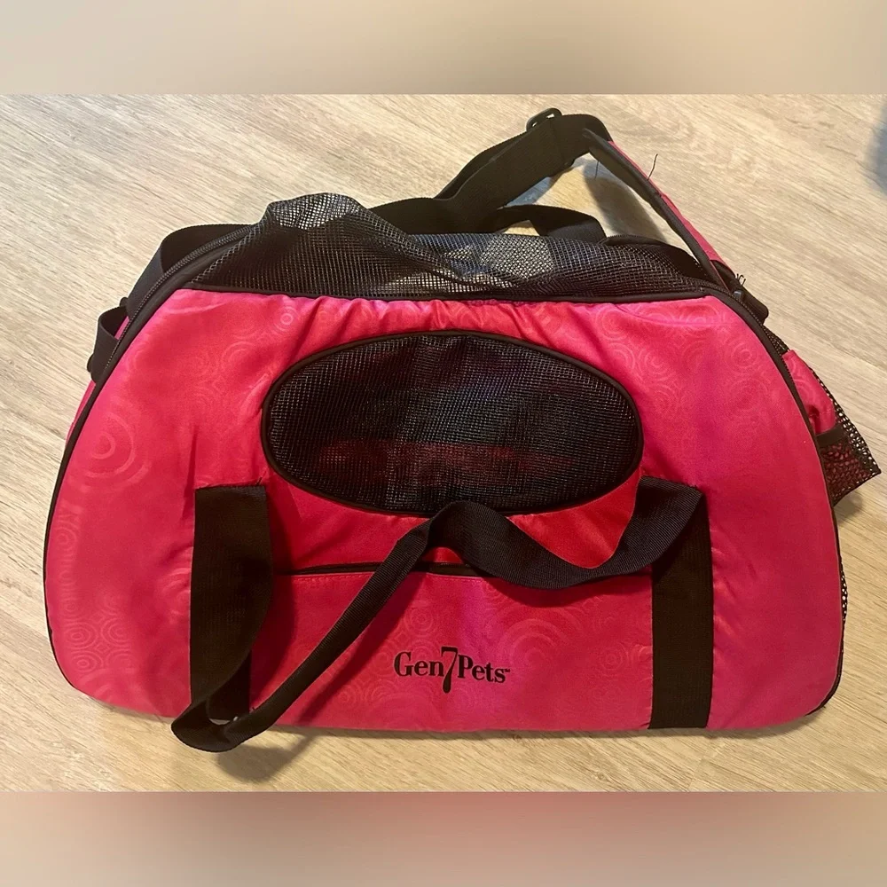 GEN7 CARRY-ME PET CARRIER, traveling carry-on, Raspberry color, max 20 lbs